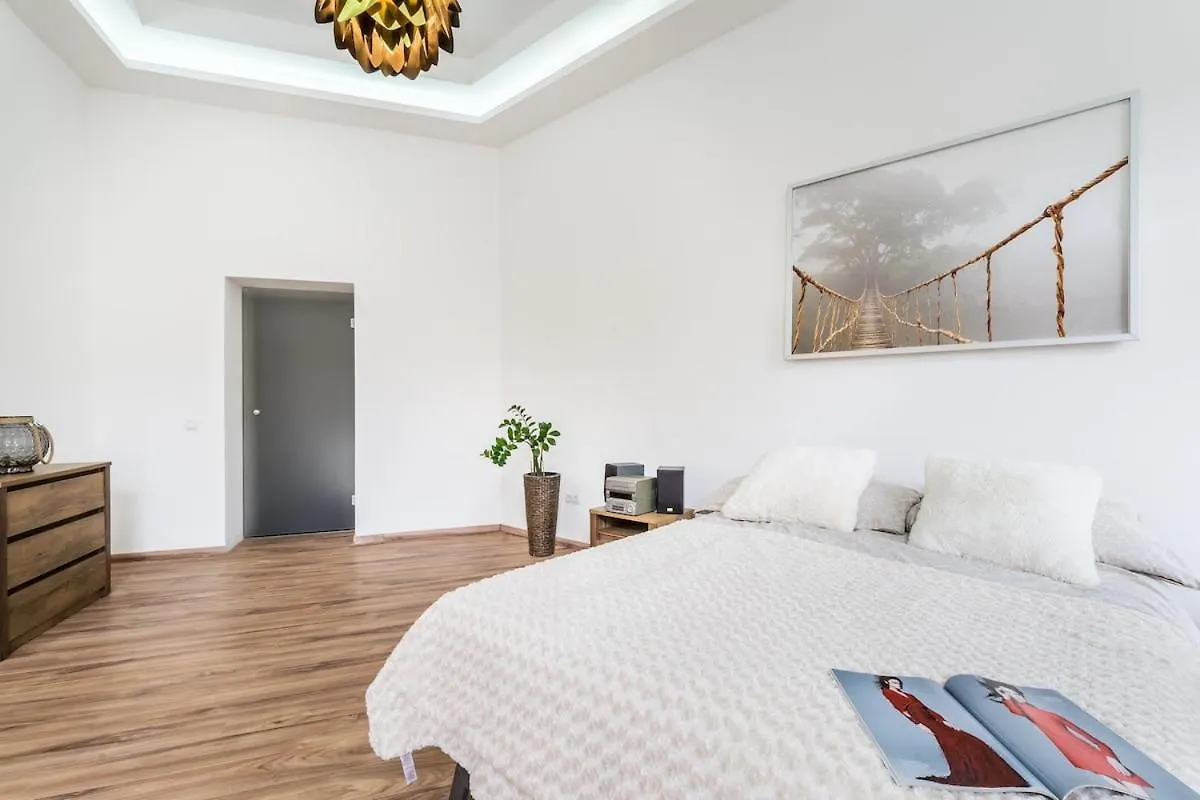 Budapest City Apartment 0*,