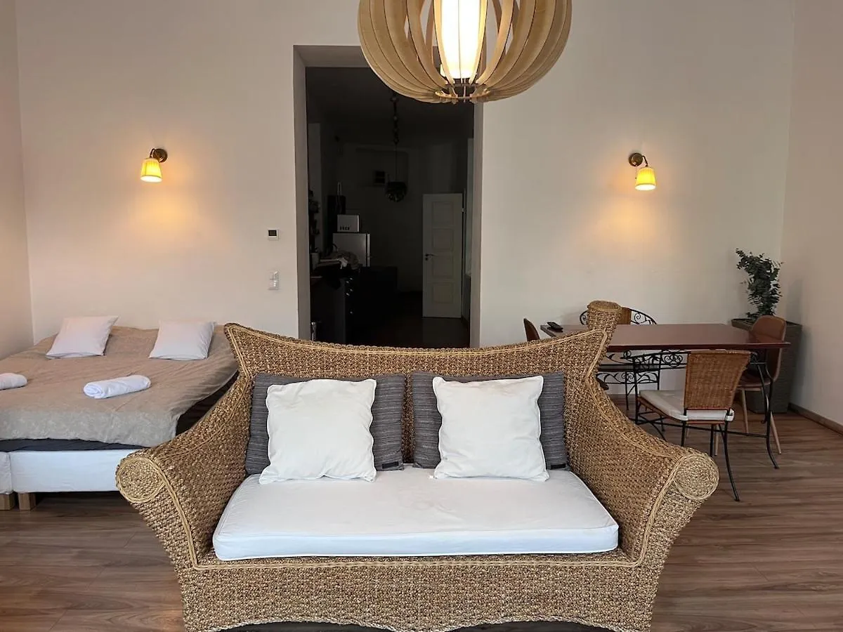 Budapest City Apartment 0*,