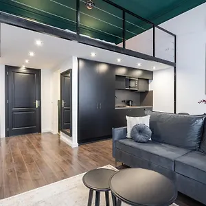 E41 - Trendy Boutique - Prime Spot By Bqa Apartman